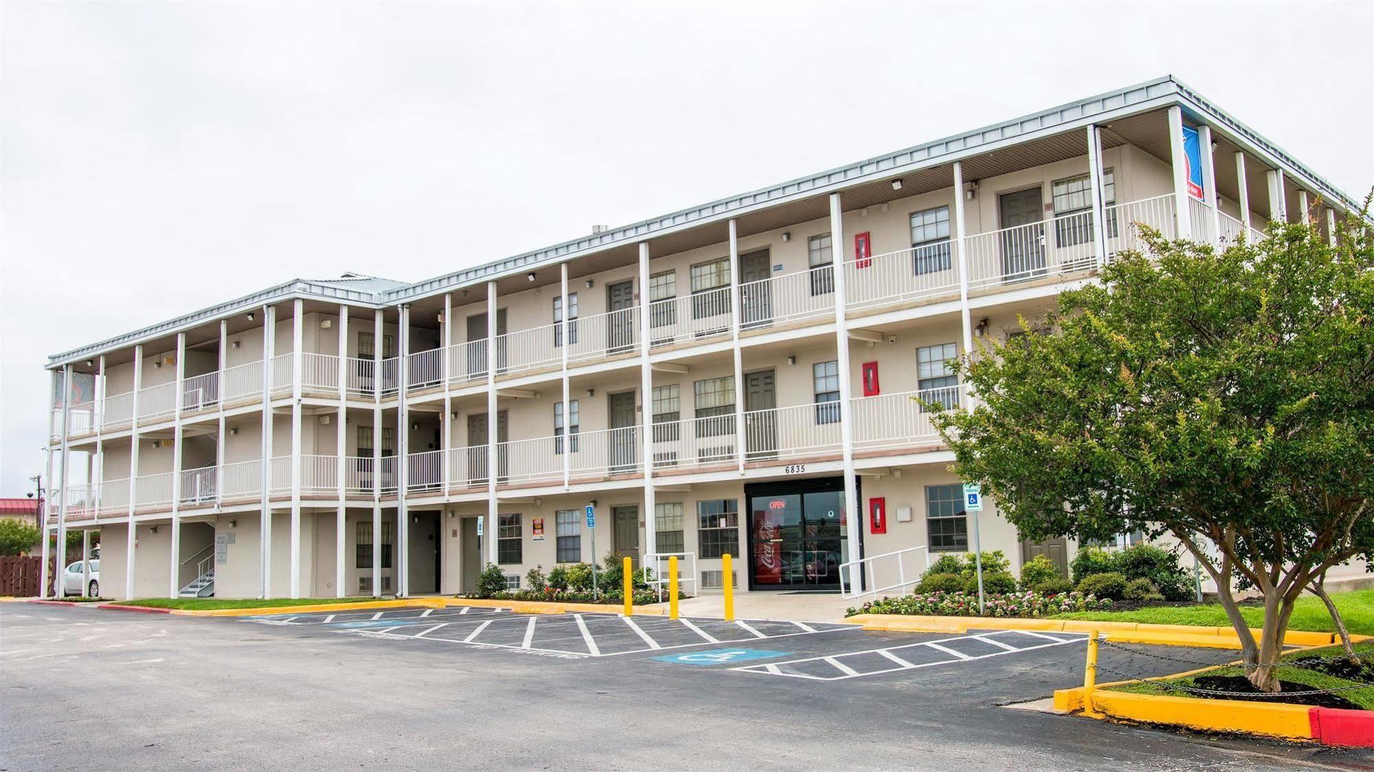 Studio 6-San Antonio, Tx - Lackland Afb Exterior photo