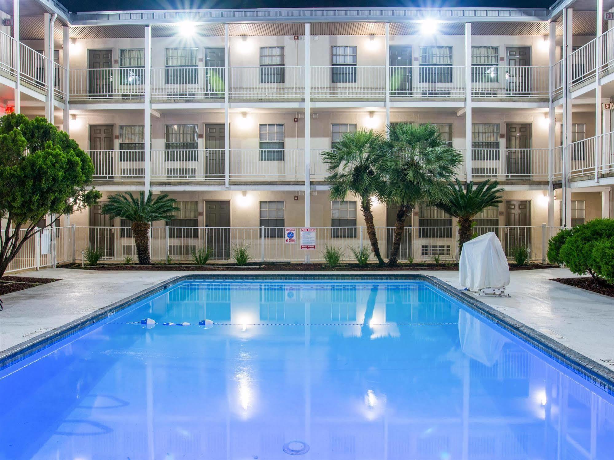 Studio 6-San Antonio, Tx - Lackland Afb Exterior photo